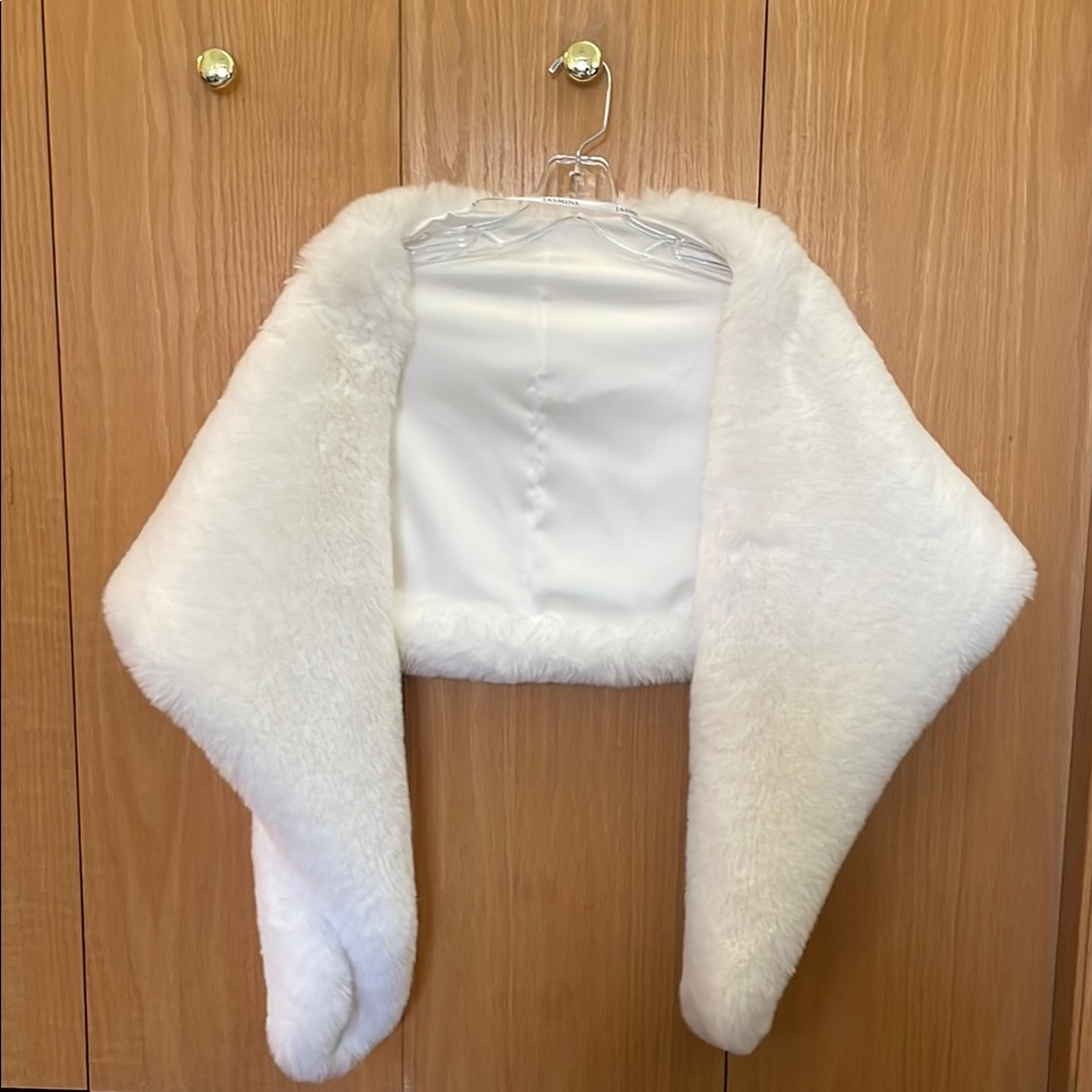 Jasmine Faux Fur Cape in White
